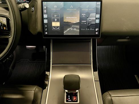 Certified 2026 Land Rover Range Rover Velar Dynamic SE AWD/4WD image 19