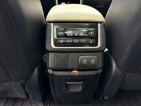 Used 2022 Subaru Ascent Limited w/ Technology Package AWD/4WD image 38