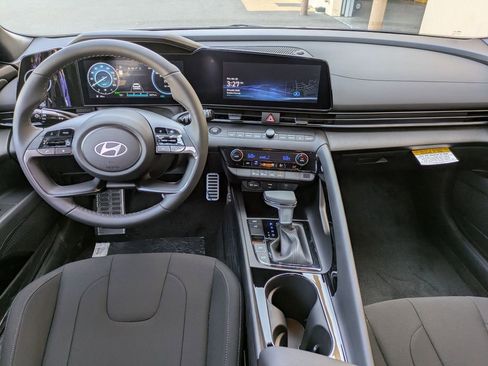 New 2025 Hyundai Elantra SEL image 27
