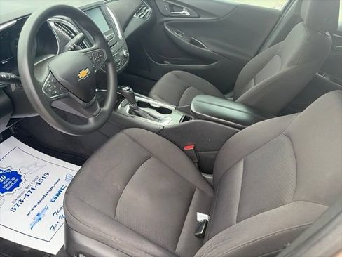 Used 2018 Chevrolet Malibu LT FWD image 16