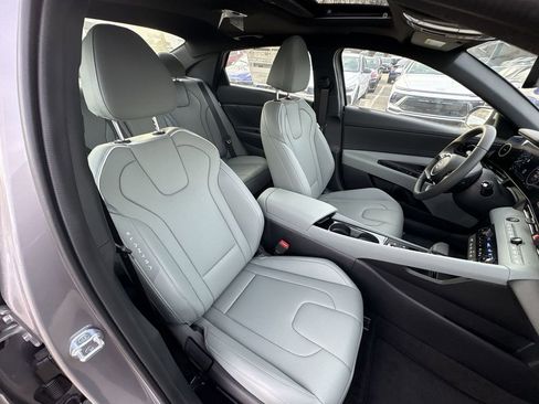 New 2025 Hyundai Elantra Limited image 25