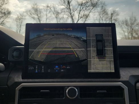 Used 2025 Toyota Tacoma Limited image 29