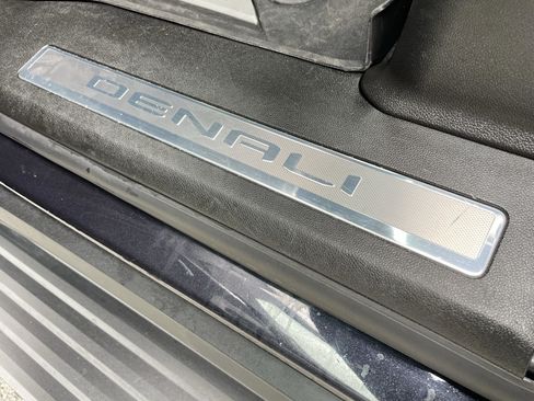 Used 2025 GMC Yukon Denali w/ Denali Reserve Package AWD/4WD image 47