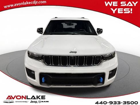 Used 2023 Jeep Grand Cherokee Overland w/ Advanced Protech Group III image 9