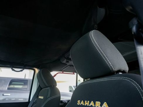 Used 2016 Jeep Wrangler Unlimited Sahara w/ Connectivity Group AWD/4WD image 21