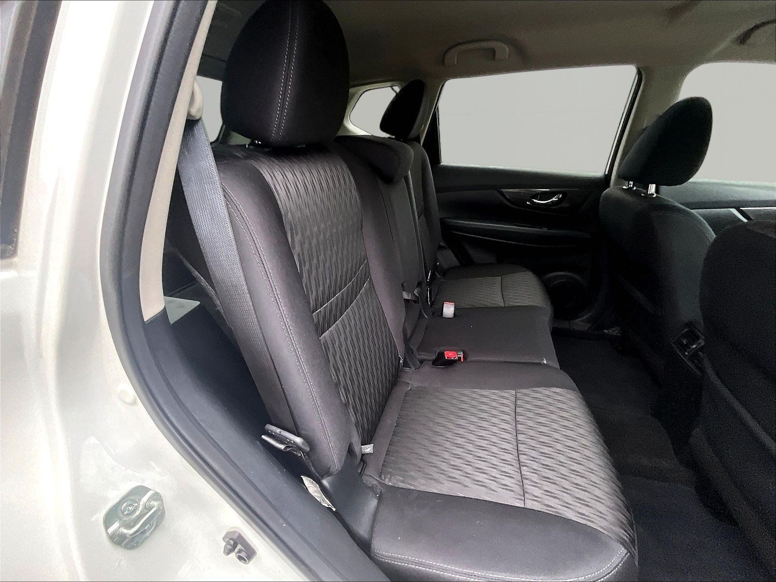 Used 2019 Nissan Rogue SV w/ Premium Package FWD image 25