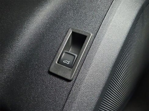 New 2025 Audi Q5 Premium Plus image 16