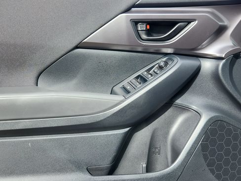 Used 2025 Subaru Impreza 2.0i image 6