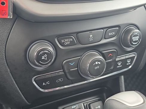 Used 2016 Jeep Cherokee Trailhawk image 19