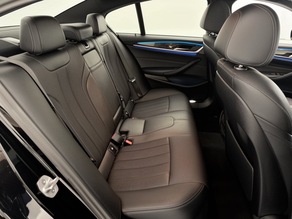 Used 2023 BMW 530e w/ M Sport Package RWD image 29
