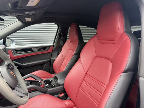 Certified 2025 Porsche Cayenne GTS AWD/4WD image 6