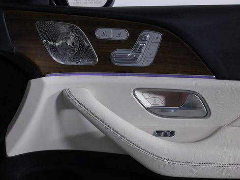 Certified 2025 Mercedes-Benz GLE 450 4MATIC image 46