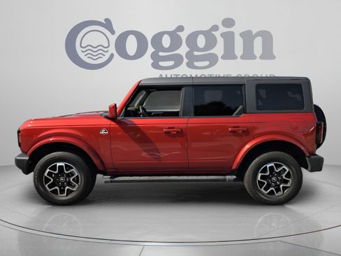 Used 2024 Ford Bronco Outer Banks AWD/4WD image 2