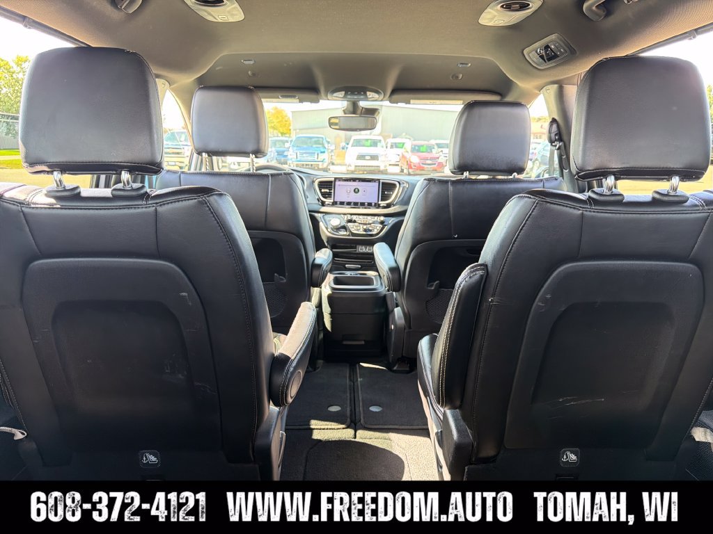 Used 2025 Chrysler Pacifica Select FWD image 30