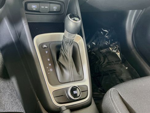 Used 2023 Hyundai Venue SEL FWD image 16
