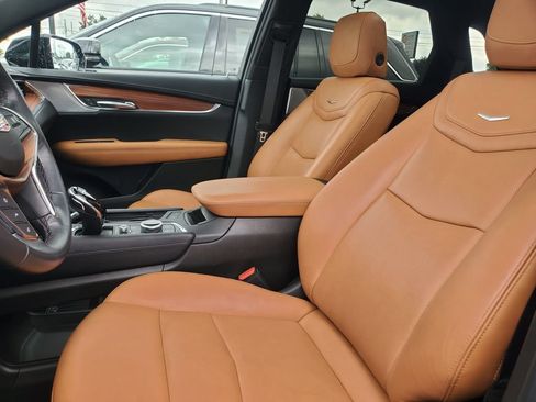 Used 2023 Cadillac XT5 Premium Luxury w/ LPO, Floor Liner Package AWD/4WD image 6