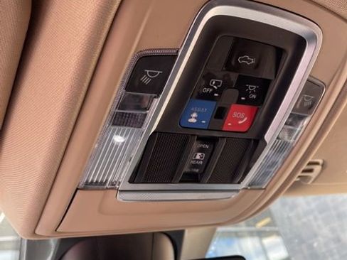 Used 2021 RAM 1500 Laramie AWD/4WD image 40