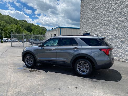 New 2026 Ford Explorer Active w/ Active Comfort Package AWD/4WD image 7