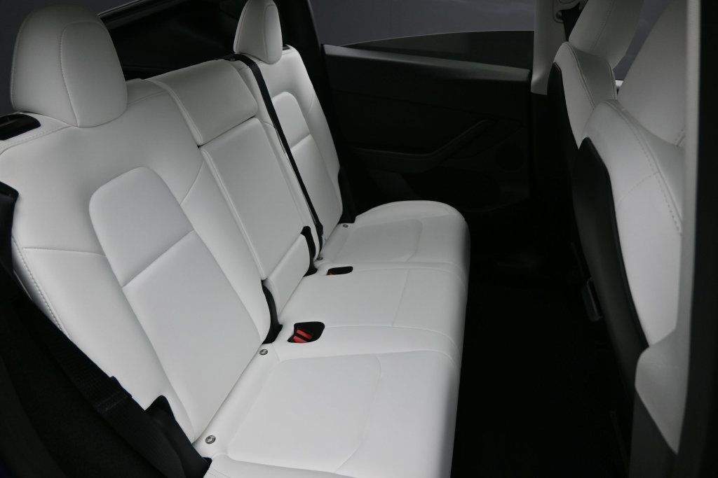 Used 2024 Tesla Model Y 2WD image 30