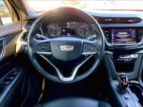 Used 2022 Cadillac XT6 Premium Luxury w/ Technology Package image 15