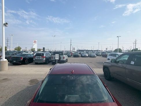 Used 2018 Toyota Camry XLE w/ Audio Package FWD image 3