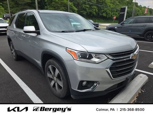 Used 2019 Chevrolet Traverse LT w/ LT Premium Package AWD/4WD image 3