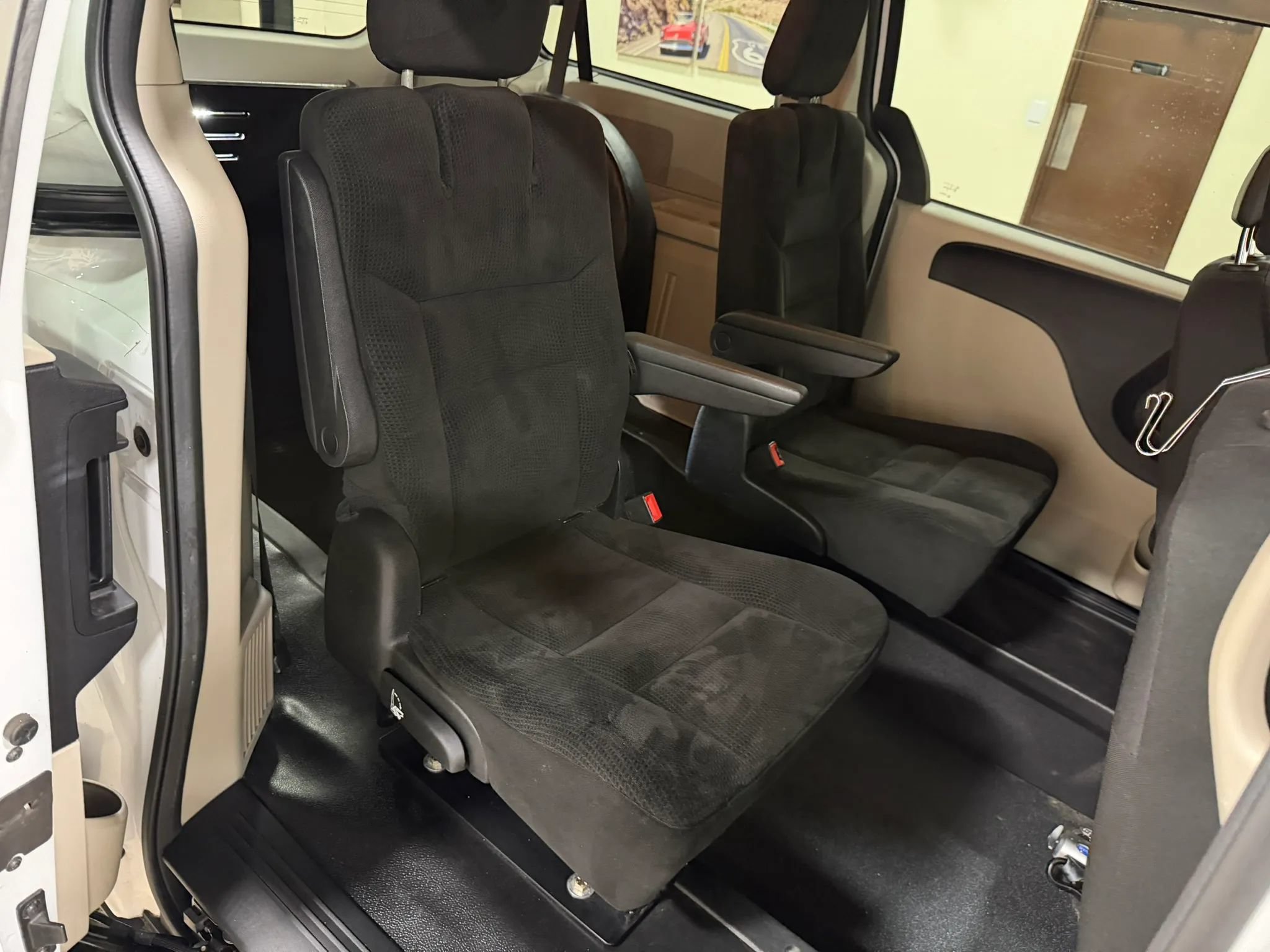 Used 2018 Dodge Grand Caravan SE FWD image 31
