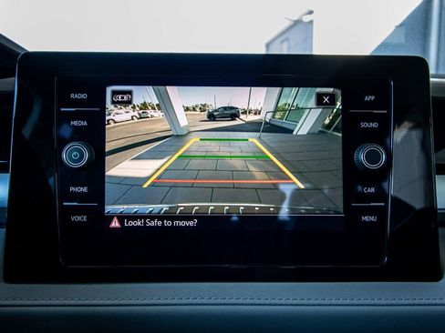 New 2026 Volkswagen Taos SE image 3