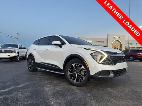 Used 2023 Kia Sportage EX image 3