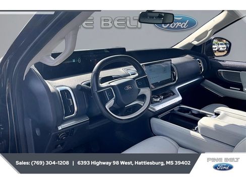 Certified 2025 Ford Expedition Platinum w/ Driver's Package AWD/4WD image 12