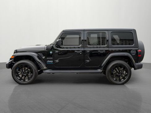Used 2023 Jeep Wrangler Unlimited Sahara w/ Cold Weather Group AWD/4WD image 4