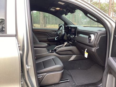 New 2025 Chevrolet Colorado LT w/ LT Convenience Package AWD/4WD image 13