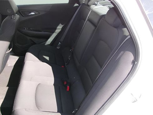 Used 2025 Chevrolet Malibu LT image 9