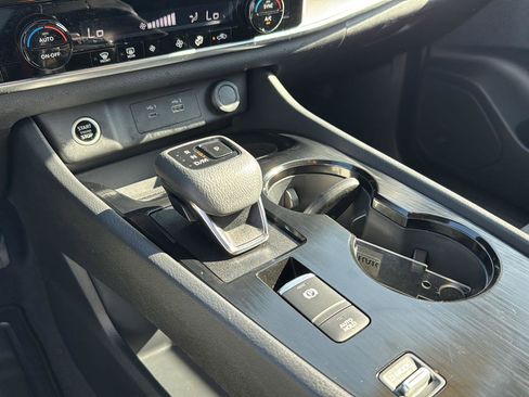 Used 2022 Nissan Rogue SV image 24