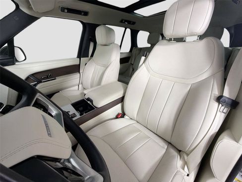 Used 2025 Land Rover Range Rover SE AWD/4WD image 19