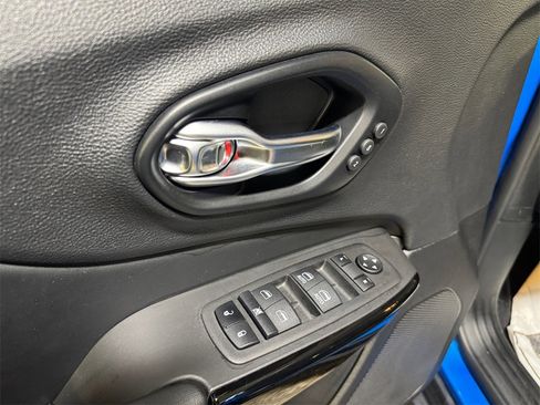 Used 2023 Jeep Cherokee Altitude Lux w/ Lux Elite Package image 14