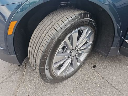 Used 2025 Cadillac XT5 Premium Luxury w/ LPO, Floor Liner Package AWD/4WD image 33