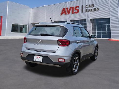 Used 2025 Hyundai Venue SEL FWD image 6
