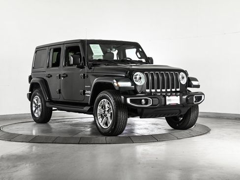 Used 2018 Jeep Wrangler Unlimited Sahara image 3