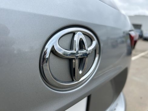 Used 2020 Toyota Highlander XLE AWD/4WD image 7