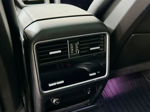 Used 2020 Porsche Cayenne image 28