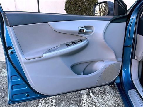 Used 2013 Toyota Corolla LE image 21