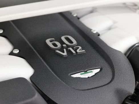 Used 2015 Aston Martin DB9 Volante Carbon Edition Convert image 97