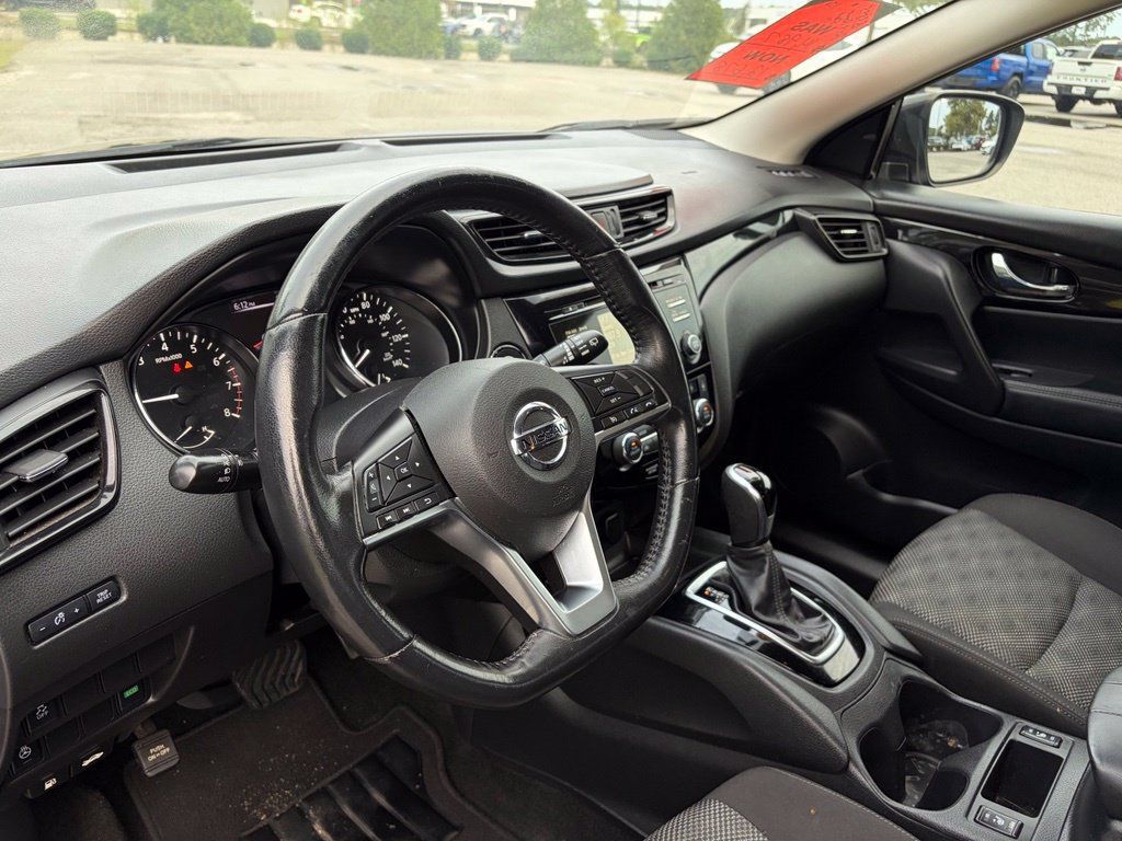 Used 2018 Nissan Rogue Sport SV w/ SV All-Weather Package FWD image 14