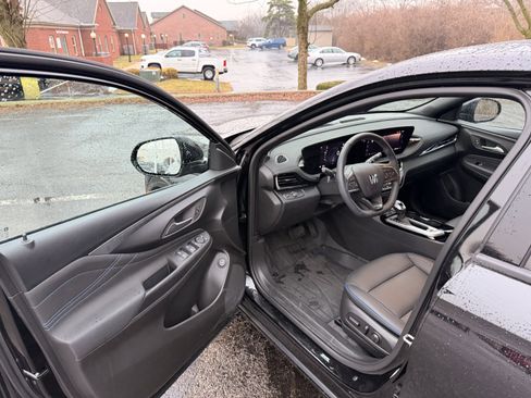 Used 2025 Buick Envista Sport Touring w/ Convenience I Package image 11