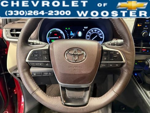 Used 2022 Toyota Sienna Platinum image 11