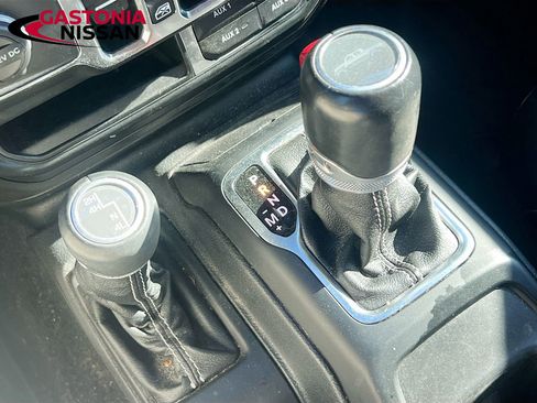 Used 2020 Jeep Gladiator Overland AWD/4WD image 22