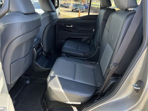 Used 2024 Lexus GX 550 image 29