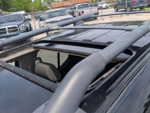 Used 2005 Nissan Frontier NISMO w/ (J01) Sunroof Pkg AWD/4WD image 9