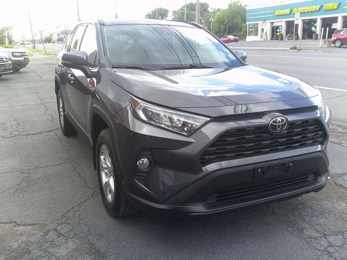 Used 2020 Toyota RAV4 XLE w/ Convenience Package AWD/4WD image 5